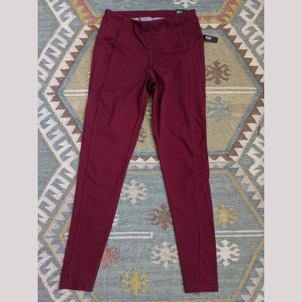 *NWT* VS Knockout Tight (Yoga Pants) with pockets!